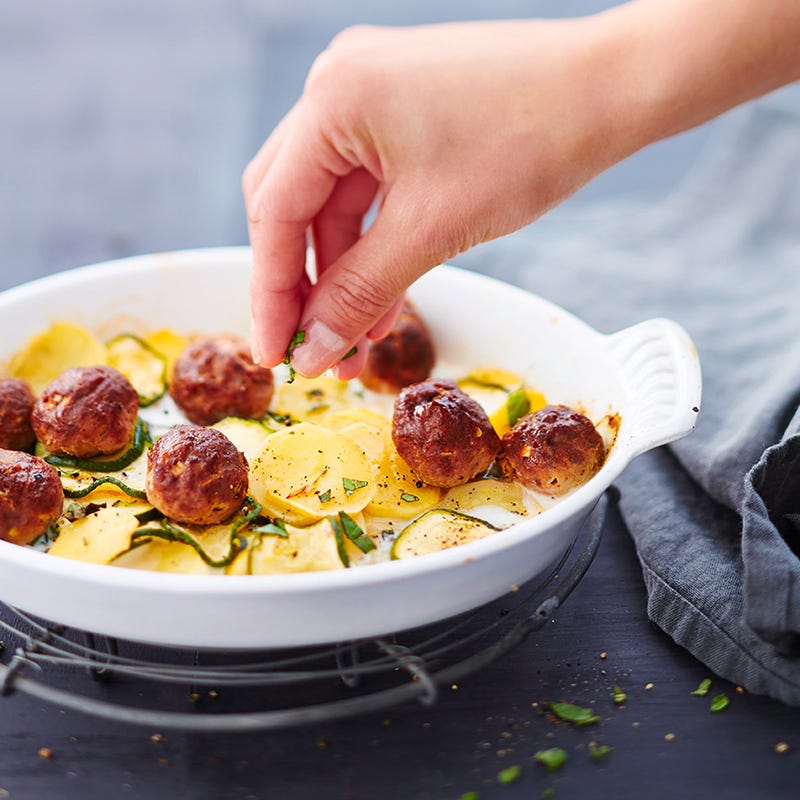 Photo de Plat de pommes de terre, courgettes et boulettes au four prise par WW