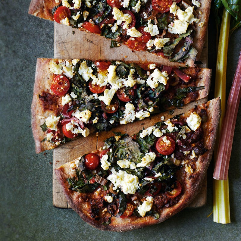 Foto Vollkornpizza mit Mangold, Chili und Schafskäse von WW
