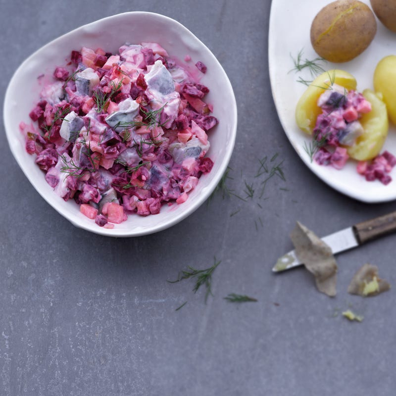 Herzhafter Heringssalat mit Randen und Kartoffeln