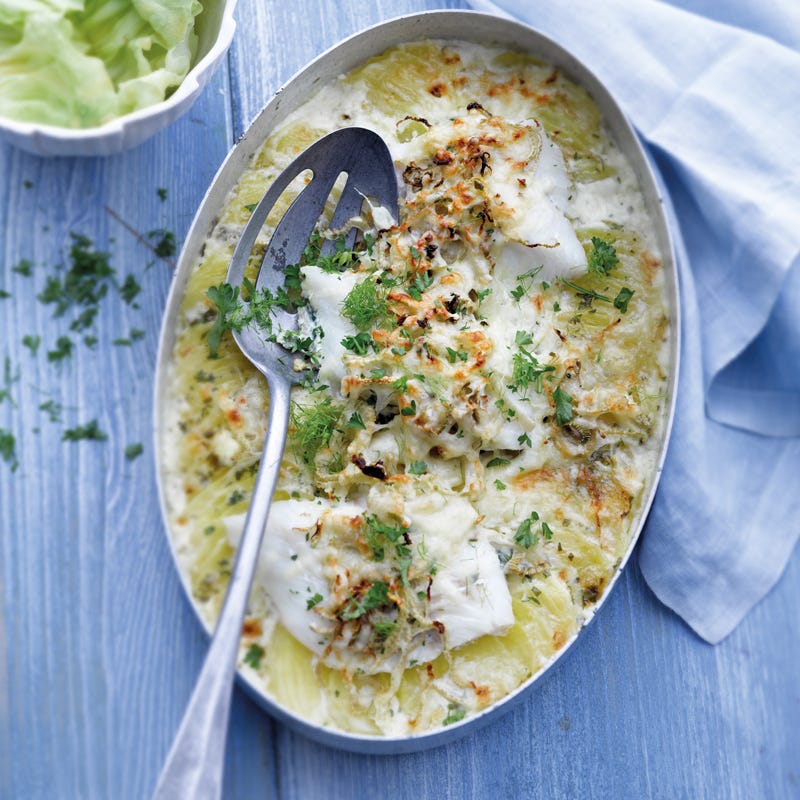 Geschichtetes Kabeljaugratin mit Fenchel und Kartoffeln