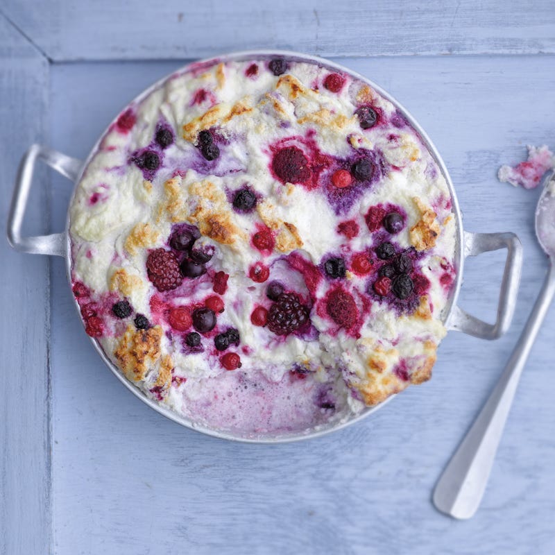 Saftiger Quarkauflauf mit Beeren