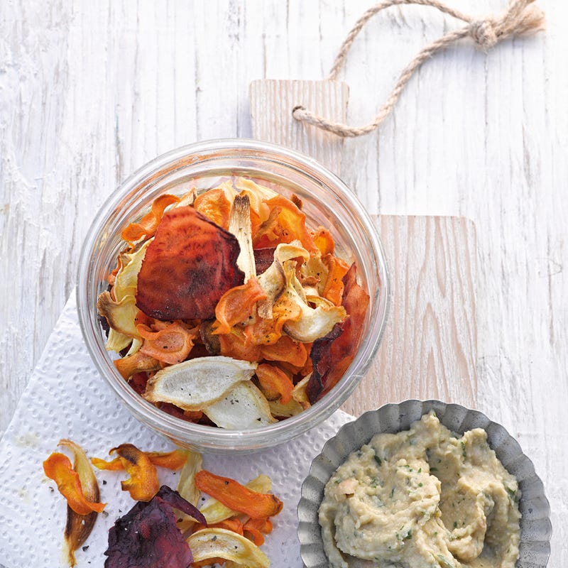 Wurzelgemüsechips mit Hummus