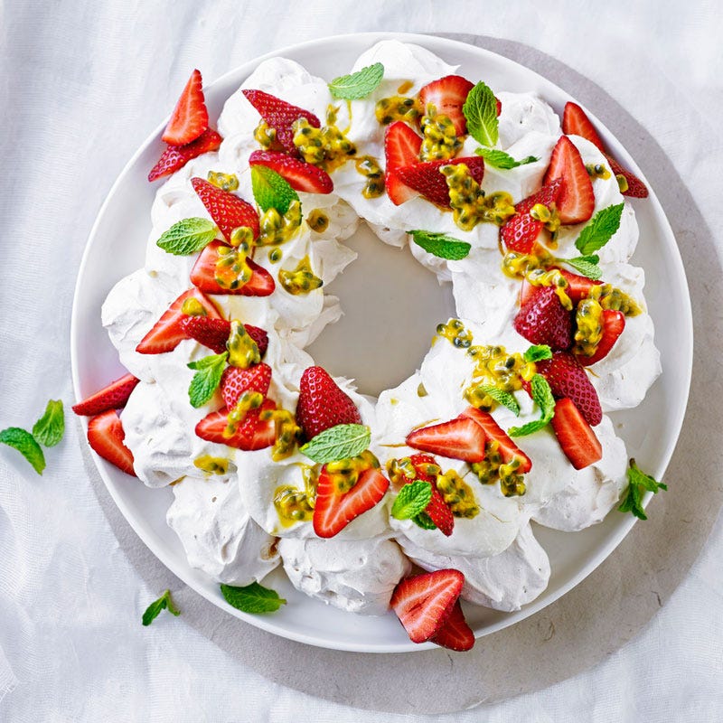 Photo of Festive pavlova wreath by WW