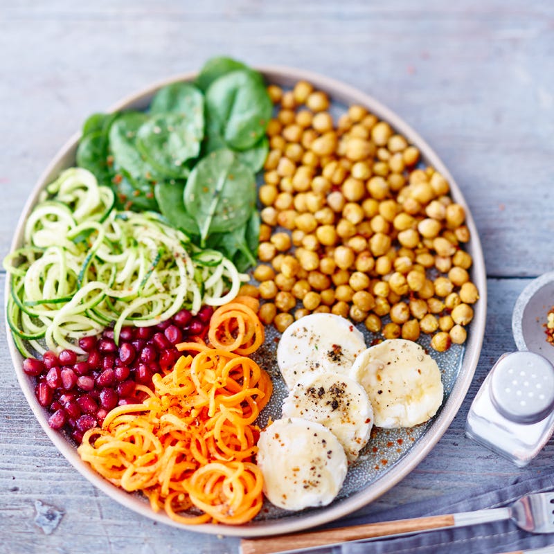 Kichererbsen-Gemüse-Salat mit Ziegenkäsetalern