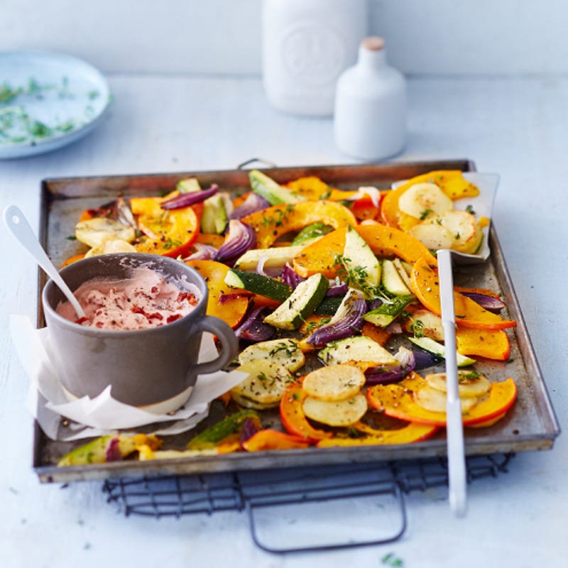 Kürbis-Kartoffeln-Blech mit Tomatendip