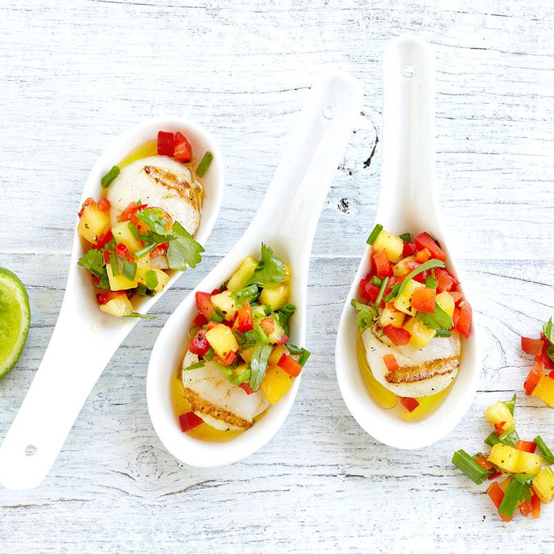Scallops with mango salsa