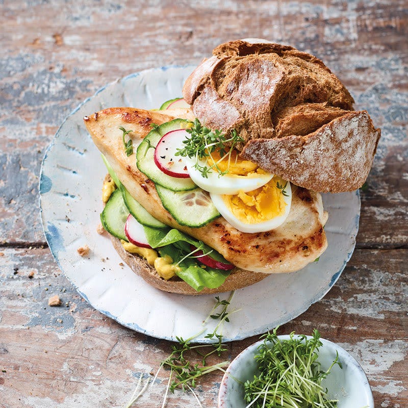 Hähnchen-Ei-Burger mit Kresse