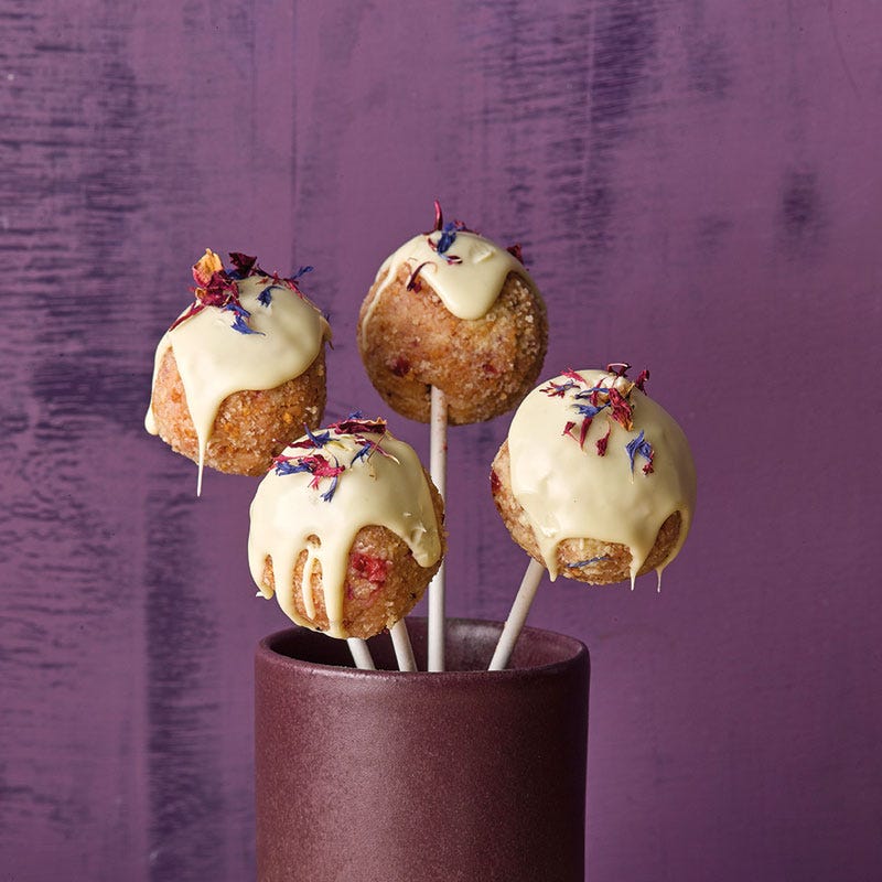 Bunte Erdbeer-Cakepops