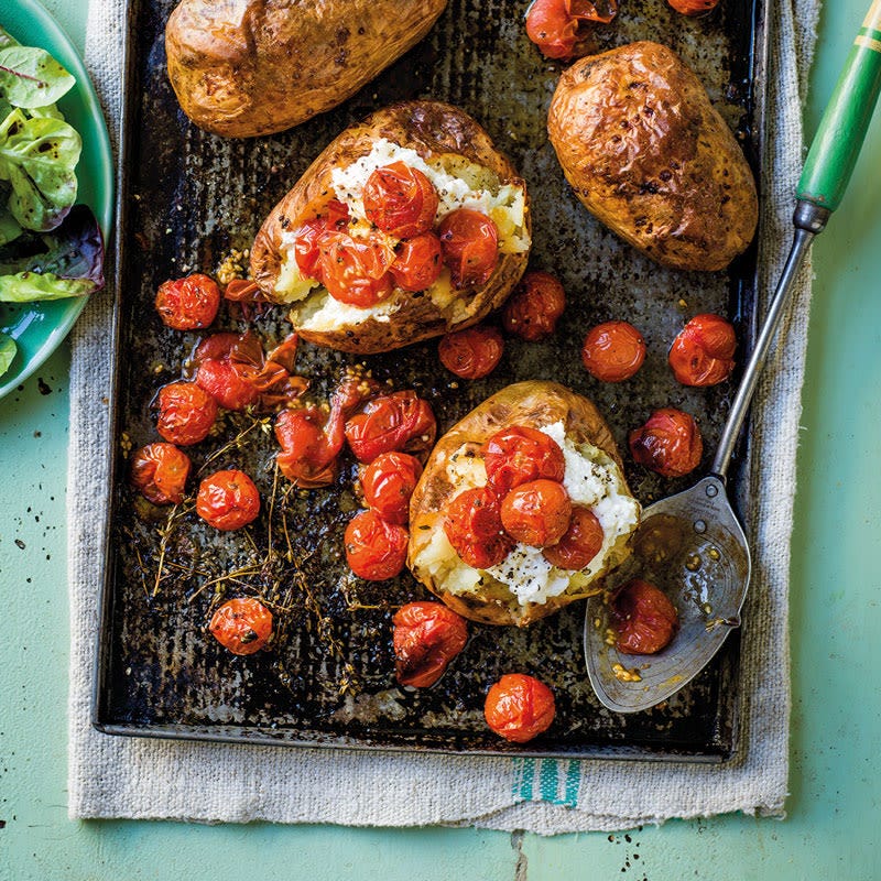Ofenkartoffeln mit Ricotta und Rösttomaten