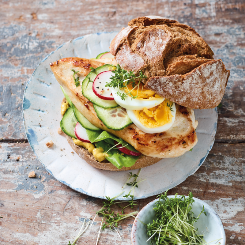Photo de Burger de poulet, oeufs et cresson prise par WW