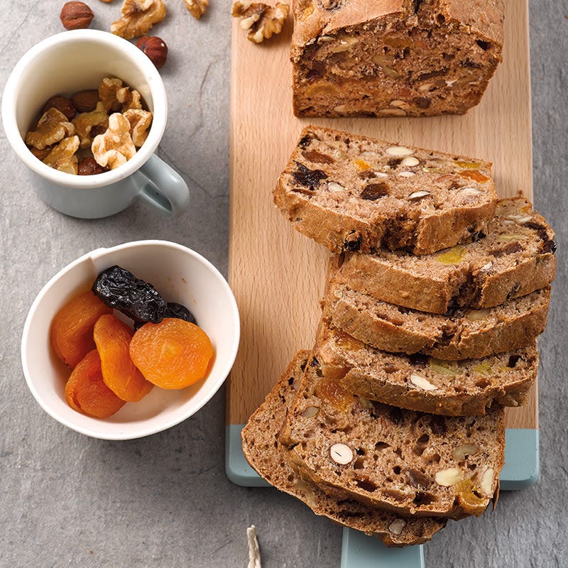 Nussbrot mit Trockenfrüchten