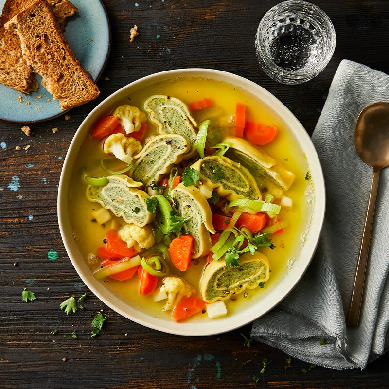 Schnelle Maultaschensuppe