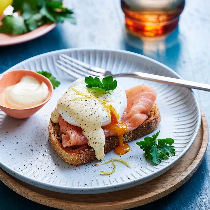 Salmon eggs benedict