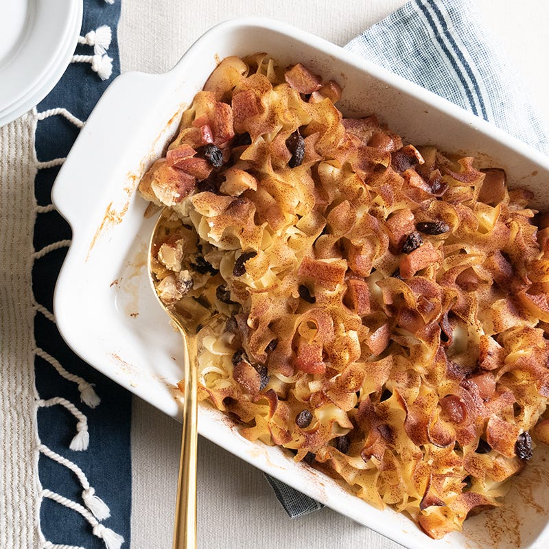 Apple-raisin noodle kugel