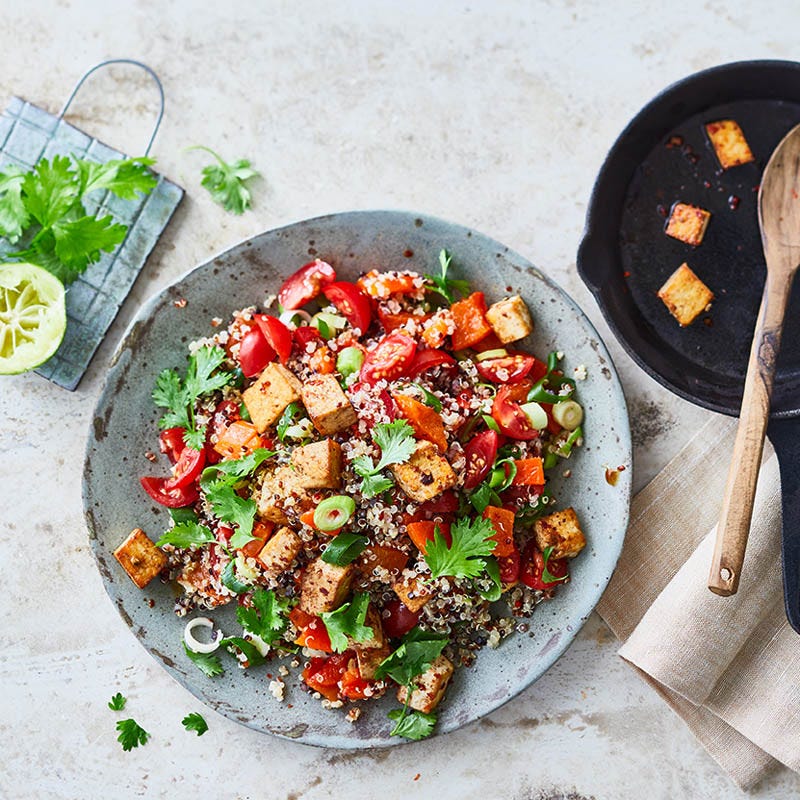 Quinoasalat mit mariniertem Tofu