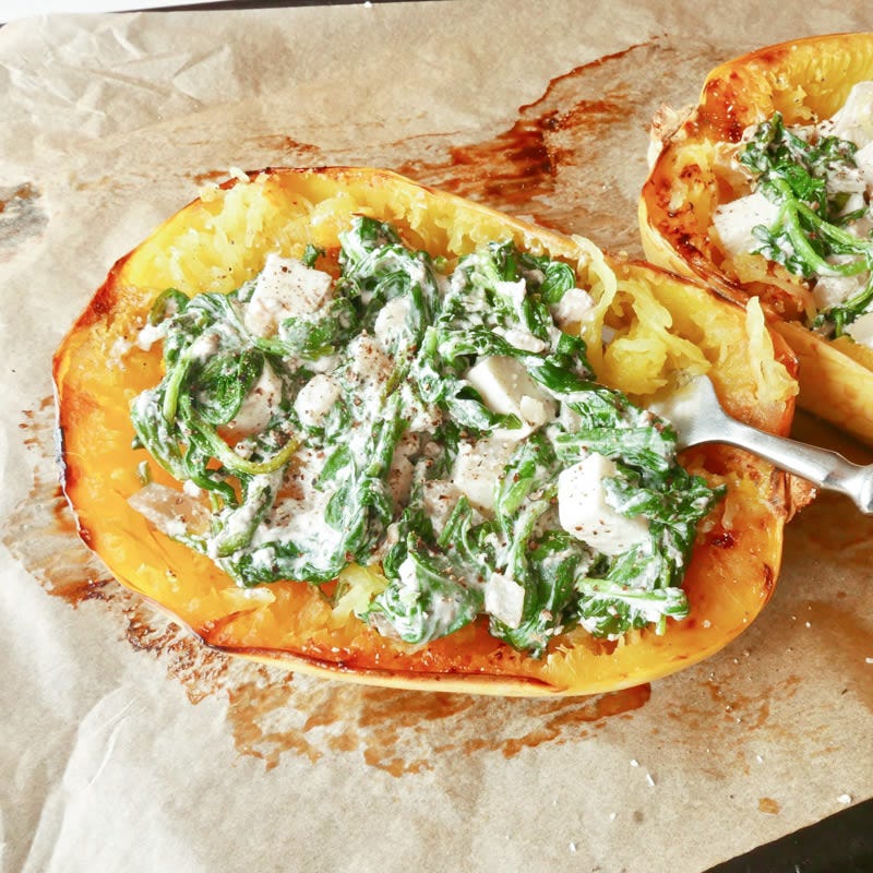 Spaghettikürbis mit Spinat und Feta