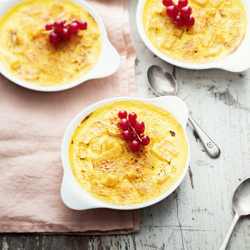 Crème brûlée aux pêches et groseilles