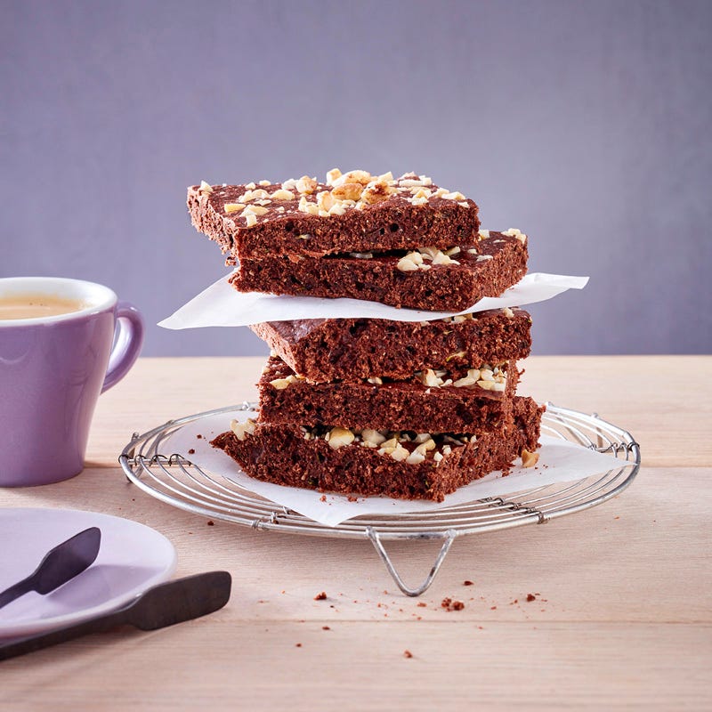 Zucchinikuchen mit Cashewkernen