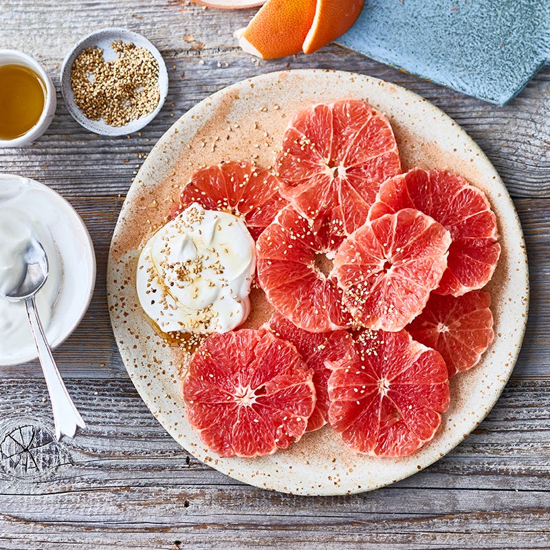 Grapefruit mit Sesam-Honig-Skyr
