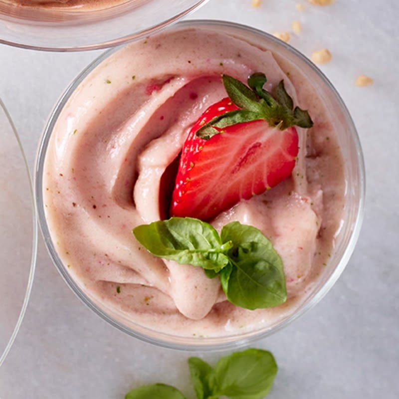 Erdbeer-Nicecream mit Basilikum