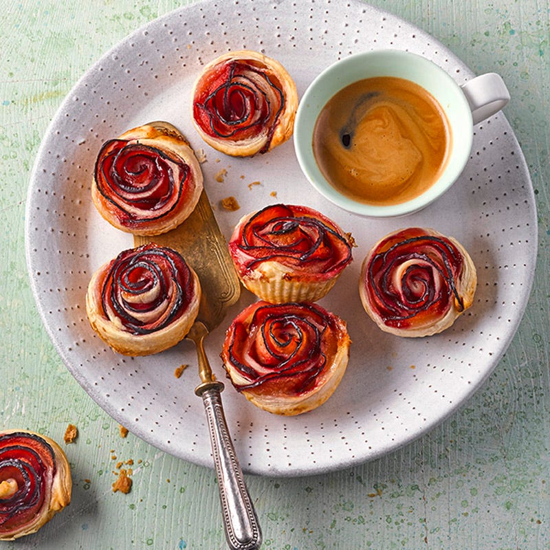 Blätterteigrosen mit Pflaumen