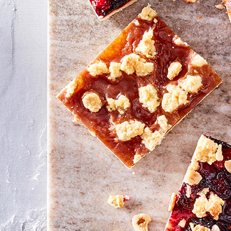 Johannisbeer-Puddingkuchen mit Butterstreuseln