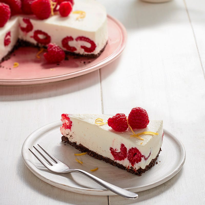 Zitronen-Cheesecake mit Himbeeren