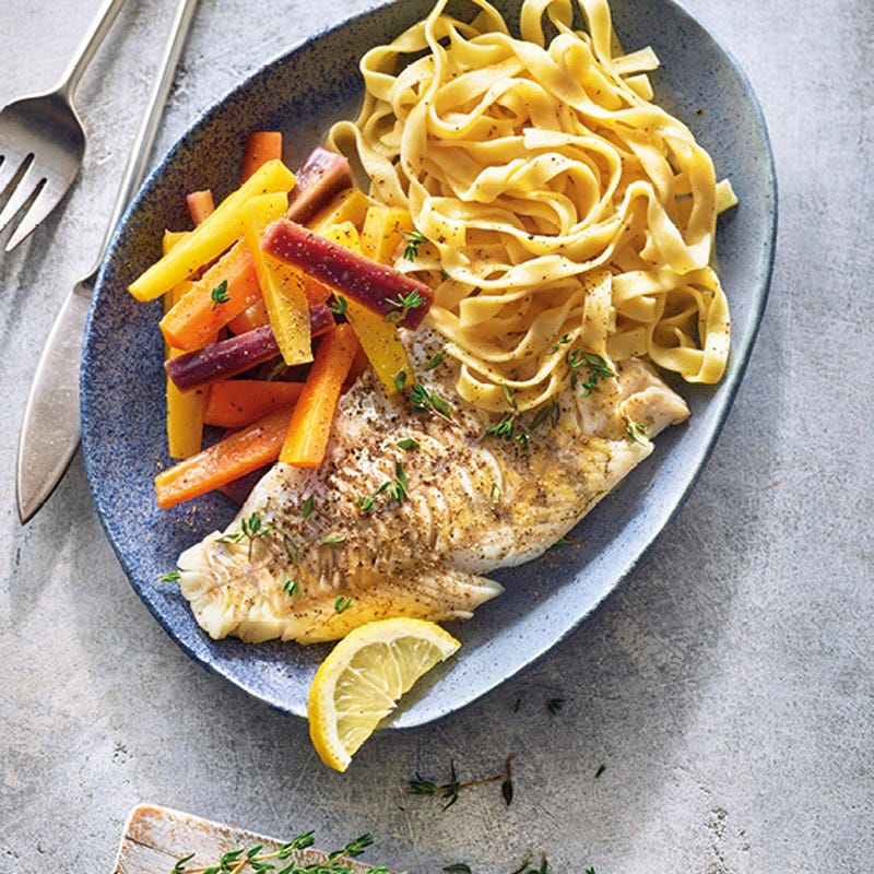 Zander mit Tagliatelle und Karotten